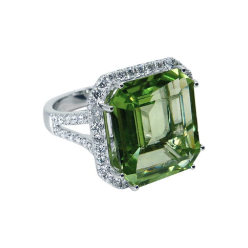 8月の誕生石ペリドットの指輪（リング）